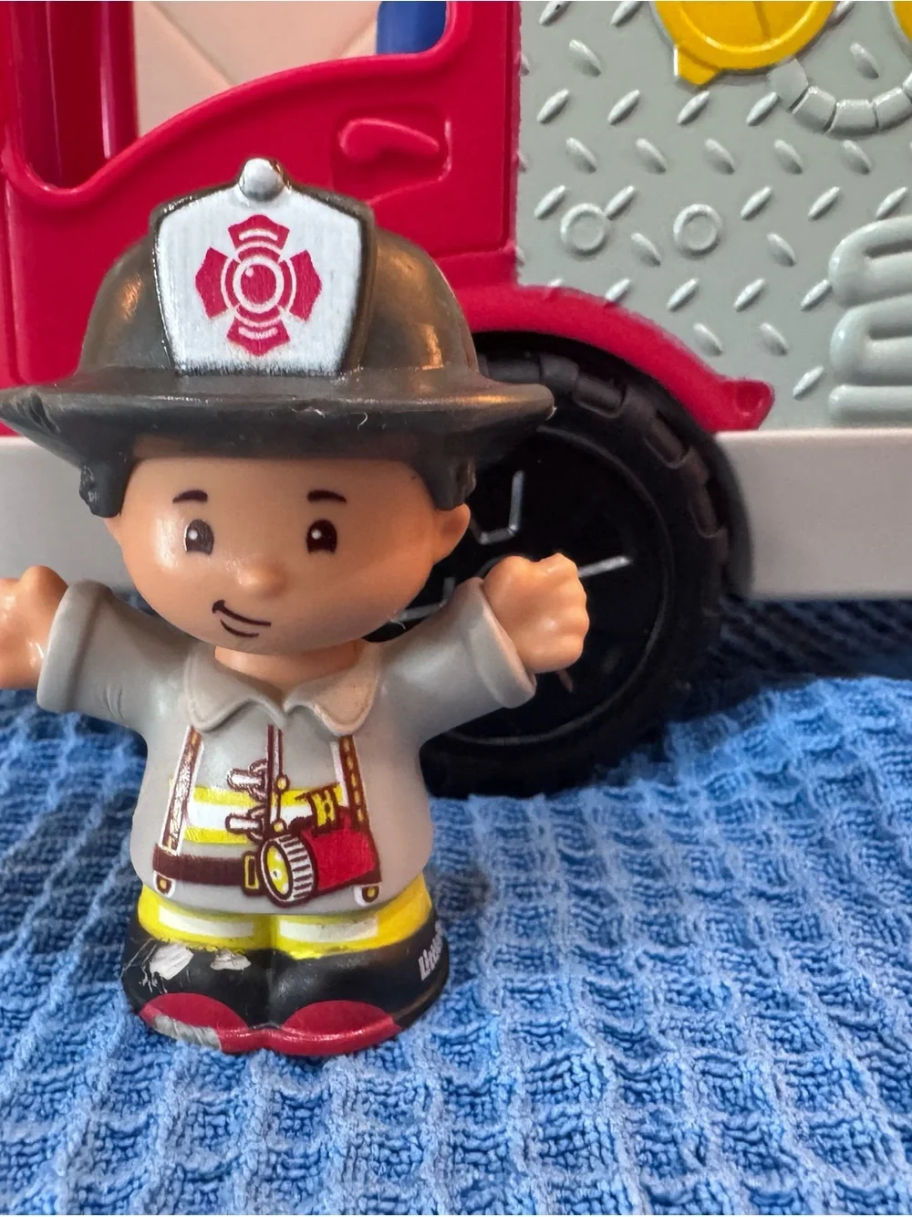 Fisher-Price/little people  Fire Truck Toy with fireman